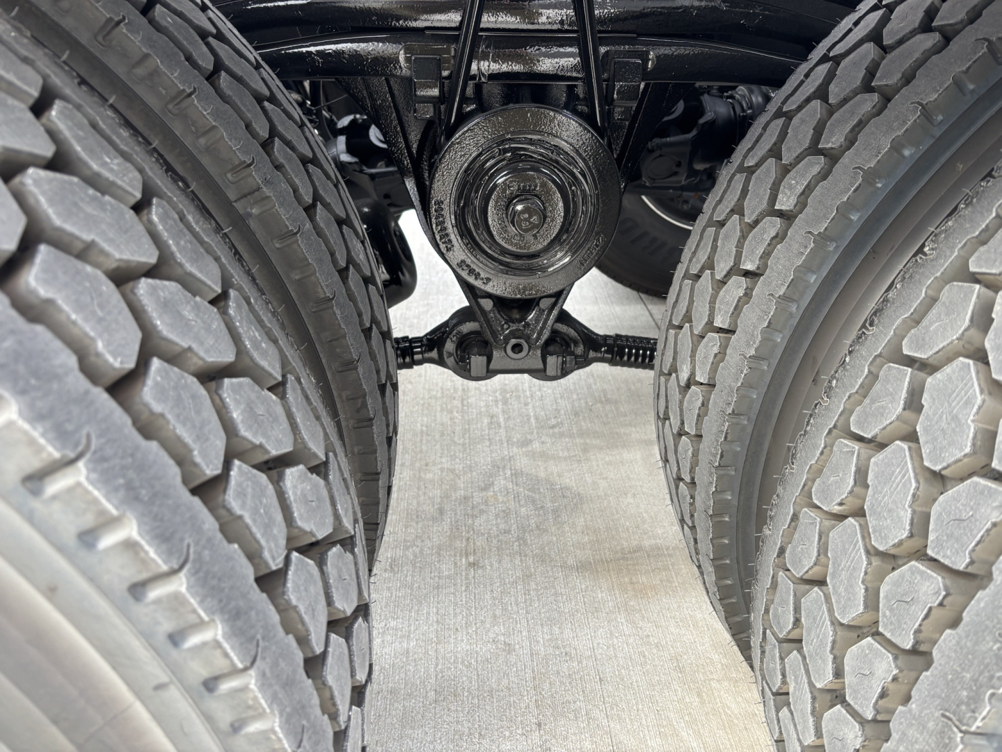 Volvo VHD64B300 rear axle view showing dual rear tires and differential housing along with leaf spring suspension and drivetrain components.