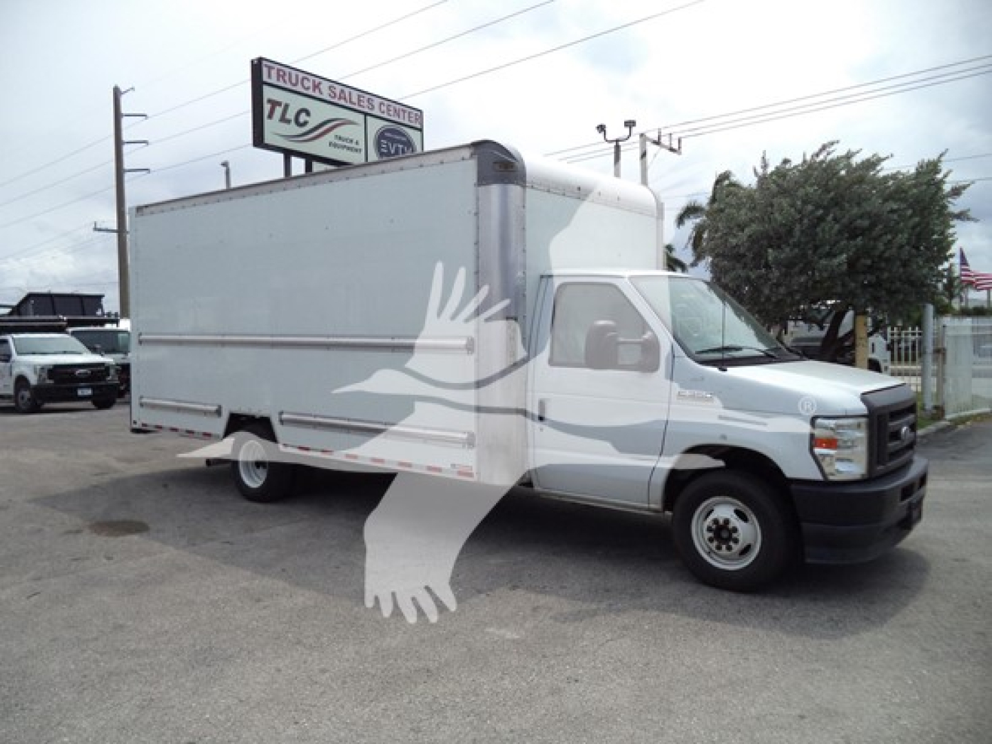 Ford E-350 box truck side view showing cargo box and cab; VIN 1FDWE3FN6NDC03440 displayed on listing. 