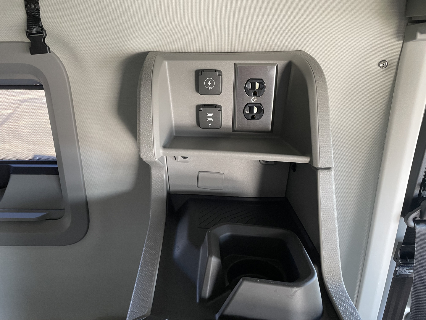 Volvo VNL64T660 interior panel showing auxiliary power and 12V/dual USB outlets and cup holder area