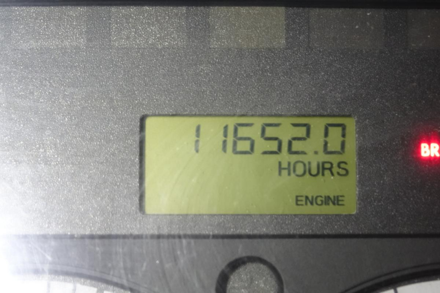 Dashboard display showing engine hours 1652.0 on Freightliner M2 instrument cluster.