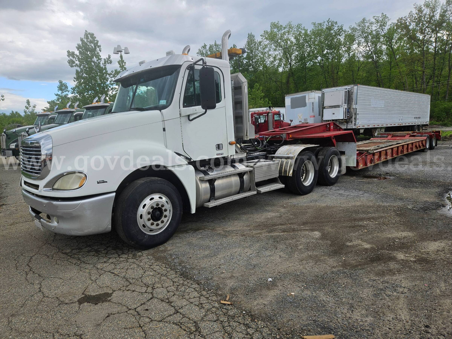Truck: 2003 Freightliner Columbia 120 with a long flatbed trailer and load. Visible text includes VIN 1FUJA6CV33LL79728, stock 32136-25, Category Other, Type Trucks, NewUsed Used.