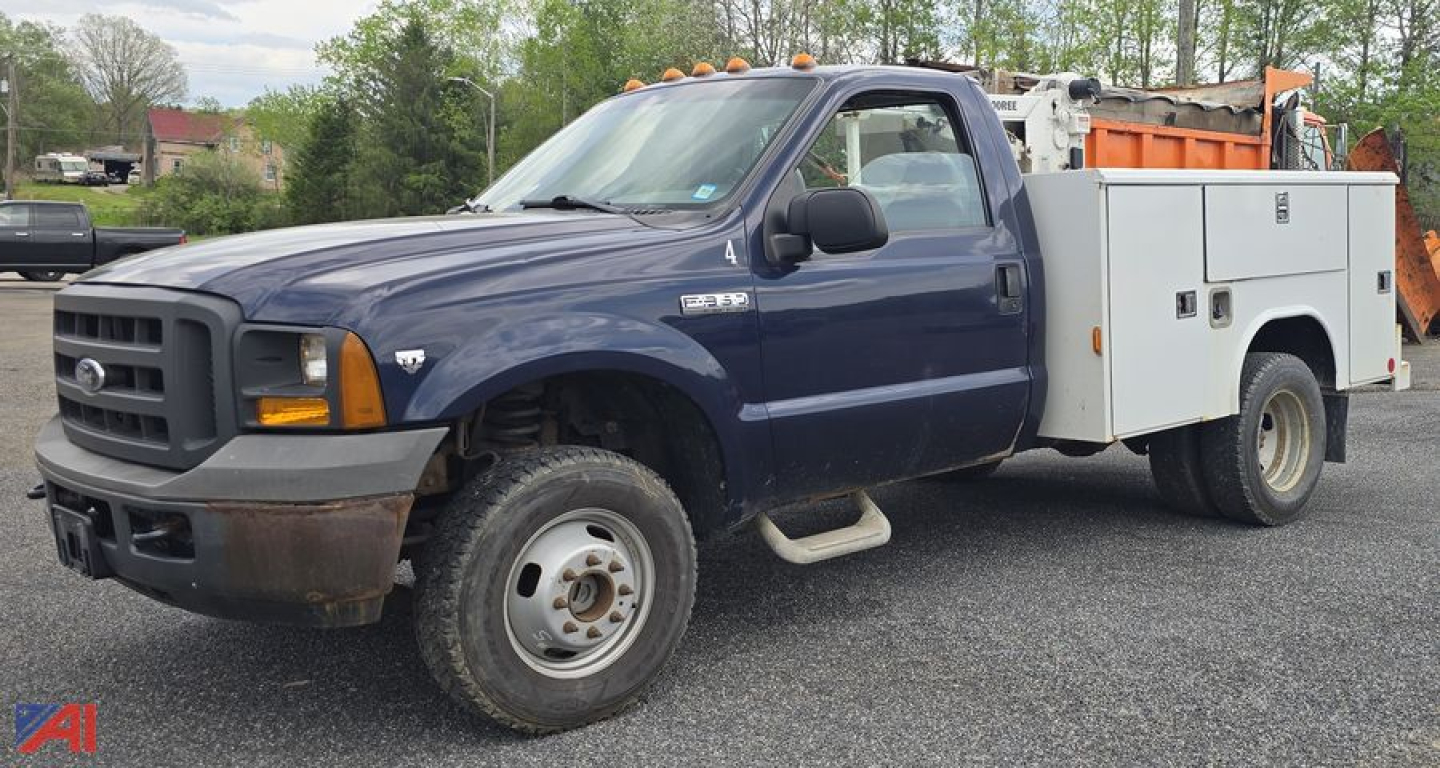 Ford F-350 XL Super Duty service body truck with Liftmore crane and utility compartments