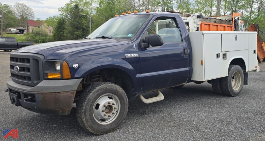 Ford F-350 XL Super Duty service body truck with Liftmore crane and utility compartments