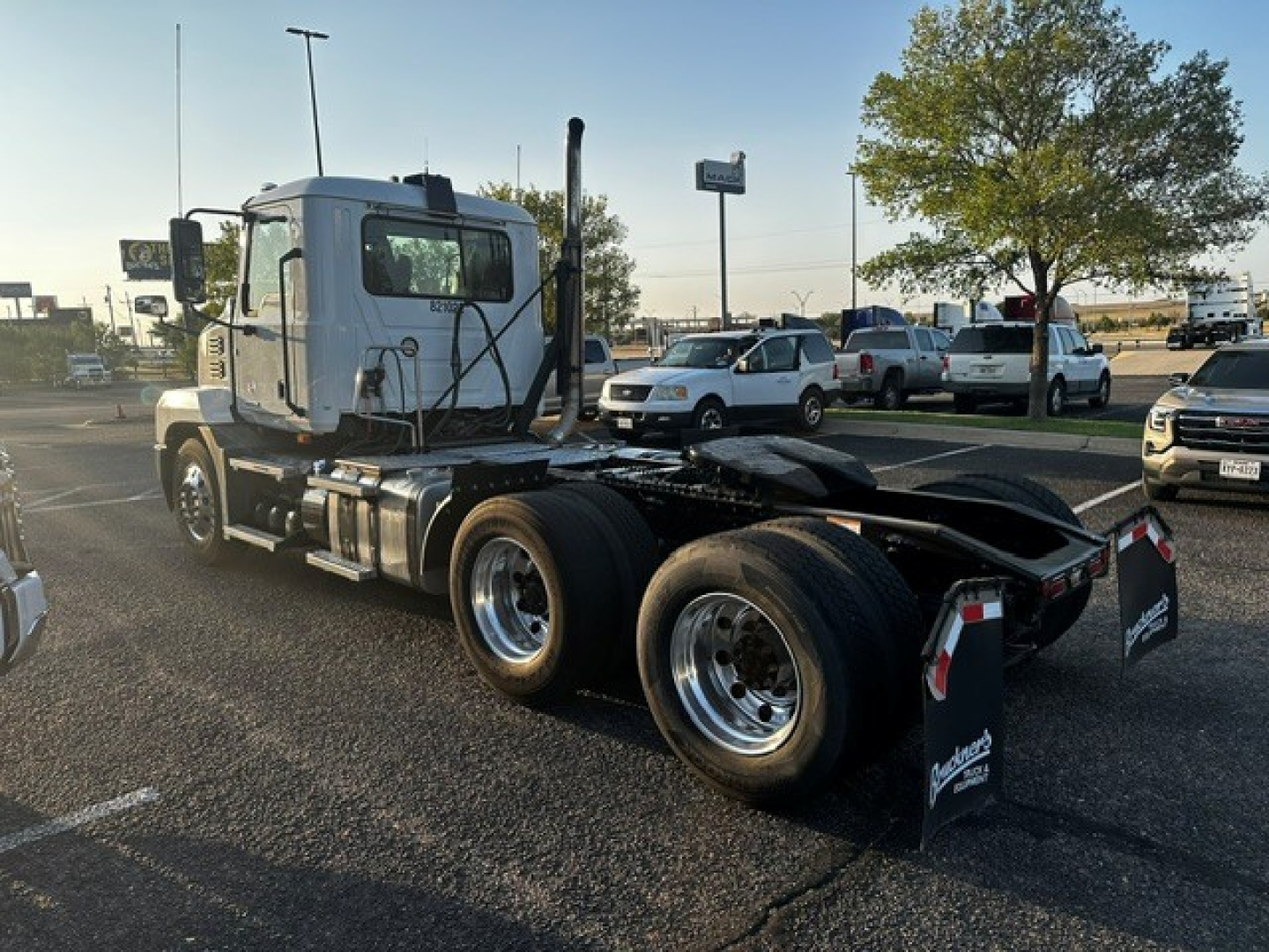 Mack ANTHEM daycab tractor side view showing chassis and rear dual axles with chrome wheels and fuel tanks