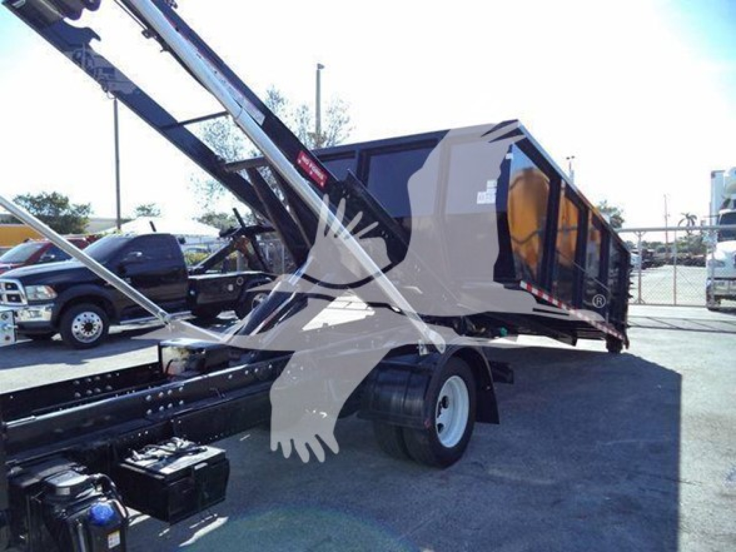 Isuzu NRR truck with roll-off bed and hydraulic lifting mechanism showing VIN JALC4W163L7011138 and stock number T00964.