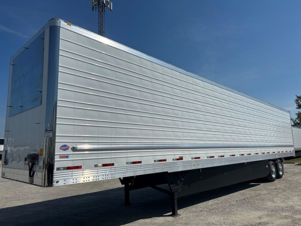Trailer side view of a 2027 Utility Reefer refrigerated trailer showing aluminum ribbed siding and landing gear. Visible text includes 3000R? and ERTS branding.