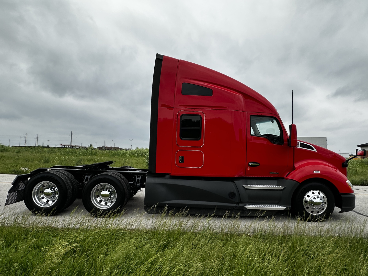 Kenworth T680 tractor side profile in red with sleeper cab and dual rear axles.