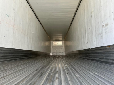 Trailer interior showing loading floor and side walls of a 2018 Utility 3000R reefer trailer, empty cargo space.