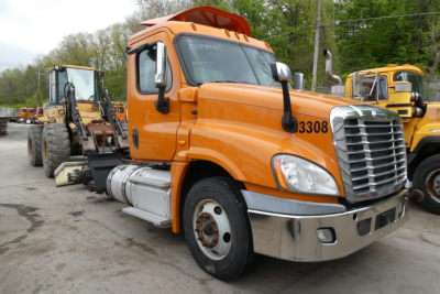 Orange 2017 Freightliner Cascadia 125 daycab truck showing front grille and cab with stock number 0919231 and vehicle ID 3AKJGEDV6HSJA2845.