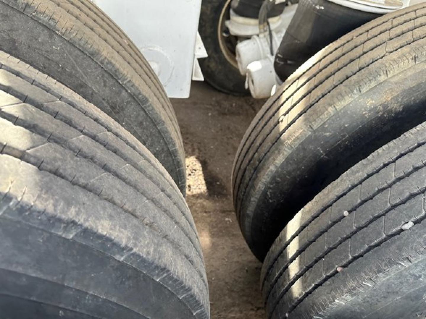 Dual rear axles with worn tire treads in a CPS Air Ride Bottom Dump trailer, showing tandem wheel assemblies.