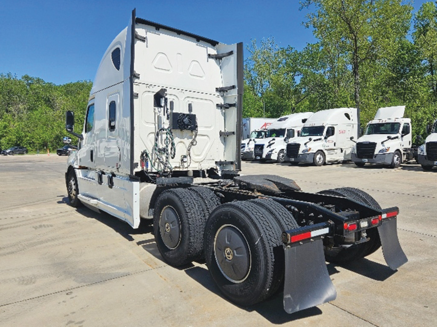 Freightliner Cascadia126 2020 cab and rear chassis view showing sleeper, rear wheels, mud flaps, and fifth-wheel area with wiring harnesses.
