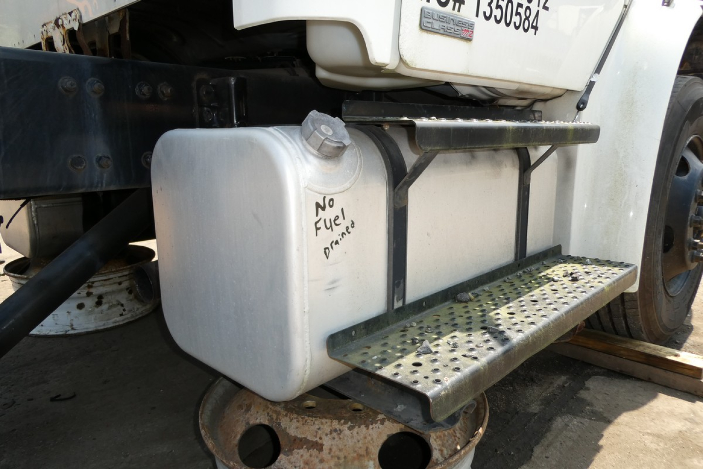 Freightliner M2-106 fuel tank and side-step with no fuel markings visible.