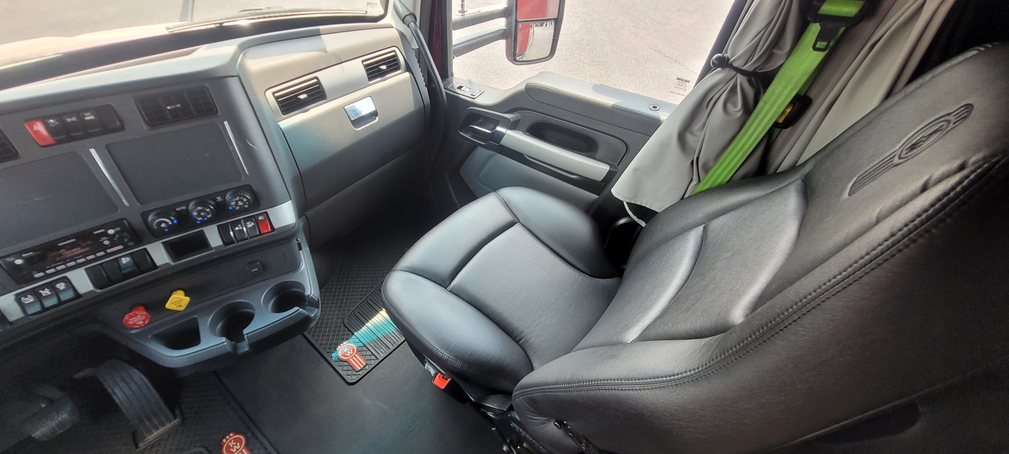 2023 Kenworth T680