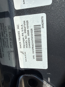 Mack Trucks sticker with VIN 1MPR4GY4TM101028, Model M50 ??, Chassis 1M501?0528, 24429070 barcode, MAC K Trucks Inc., Models PA, USA, CHASSIS M500 101028. Plate shows MACK TRUCKS INC, MADE IN U.S.A. VIN 1MPR4GY4TM101028.