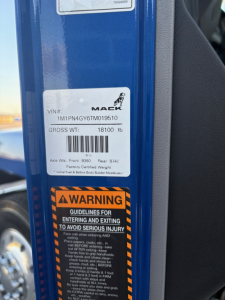 Mack truck PI64T door sticker with VIN 1M1PN4GY6TM019510 and gross weight 18100 lb; warning label for entering and exiting; Mack logo.