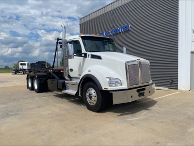 Kenworth T880 tow truck in service bay showing cab and chassis with chrome grille and dual-diamond exhaust stacks.