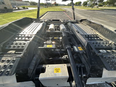 Truck trailer fifth wheel area showing Cottrell CX-5308LT, dual deck plates with perforated steps and hydraulic lines, center controls labeled ON/OFF, visible pins and hoses.