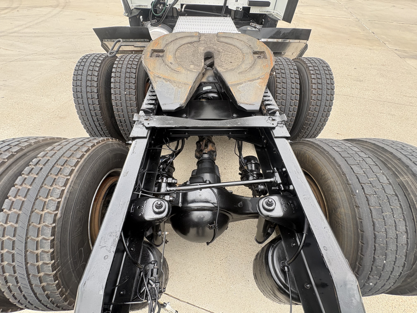 Peterbilt 579 chassis view showing rear axle dual tandem configuration and fifth-wheel hitch.