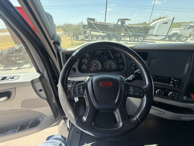 2022 Peterbilt 579