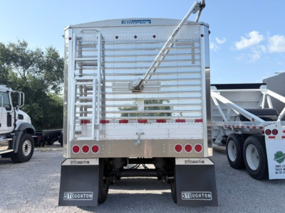 Stoughton 42 ft aluminum grain hopper trailer rear view showing black 74-inch flat sidewalls, ladder, and reflective markers; VIN 1DW1G4229VSC25824.