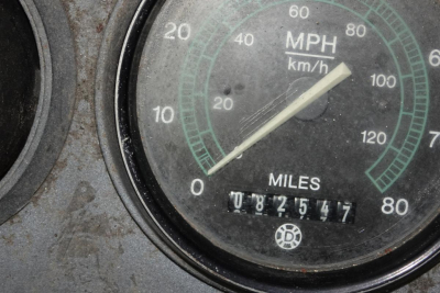 Dial gauge showing speedometer and odometer reading from a vehicle dashboard.