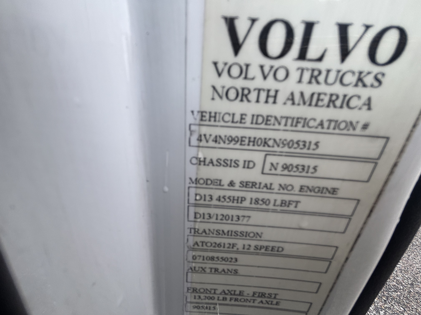 Volvo truck data plate showing VIN 4V4N99EH0KN905315, model D13 455HP 1850 LBFT, ATQ2612F, 12 SPEED, auxiliary transmission, front axle data, and chassis IDs.