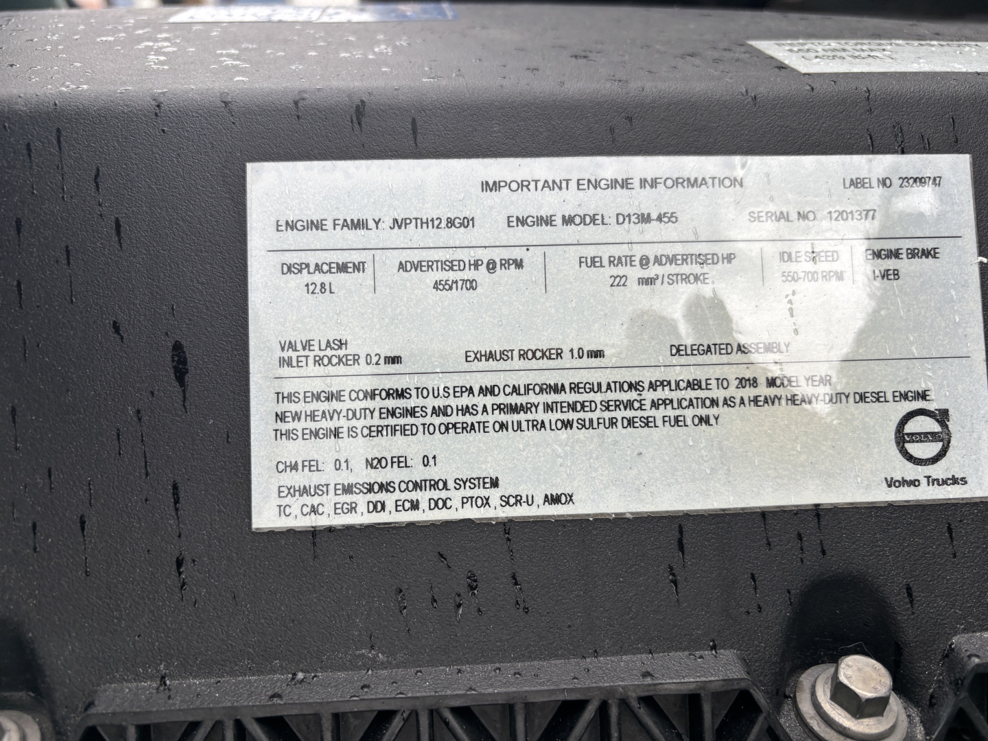 Engine information plate on Volvo VNL84T300 showing model D13M455, engine family JPH7L2GB01, serial number 120135, displacement 128 L, HP 455/1700, fuel rate 227 HP, exhaust rocker 1.0 mm, valve lash 0.2 mm, other specs and compliance notes