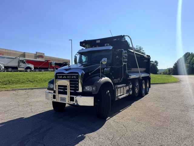 2020 Mack GRANITE