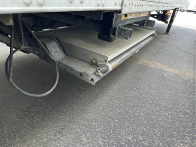 Trailer rear lower deck and undercarriage showing aluminum loading ramps and support brackets on a 2015 Utility Vector 8600 MT reefer trailer.