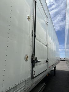 Utility Vector 8600 MT trailer side door and hinges with riveted aluminum wall panels.