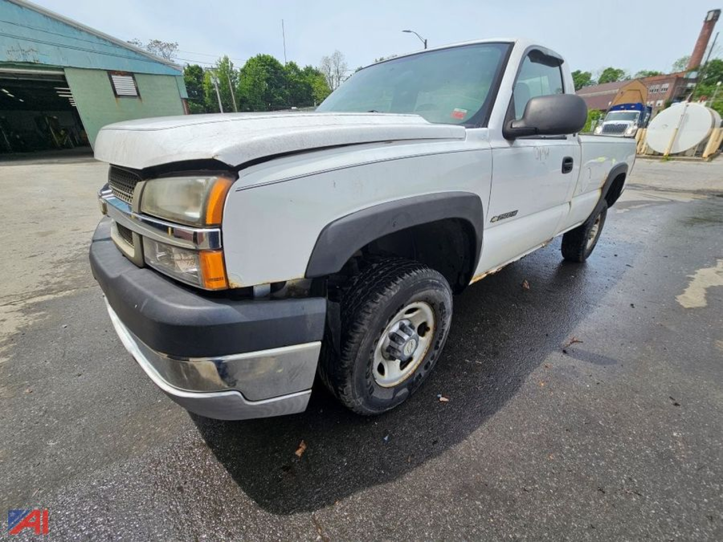 2005 Chevrolet Silverado 2500HD pickup truck in white, 2WD, half-ton front view showing front bumper, grille, and single cab with extended mirrors.