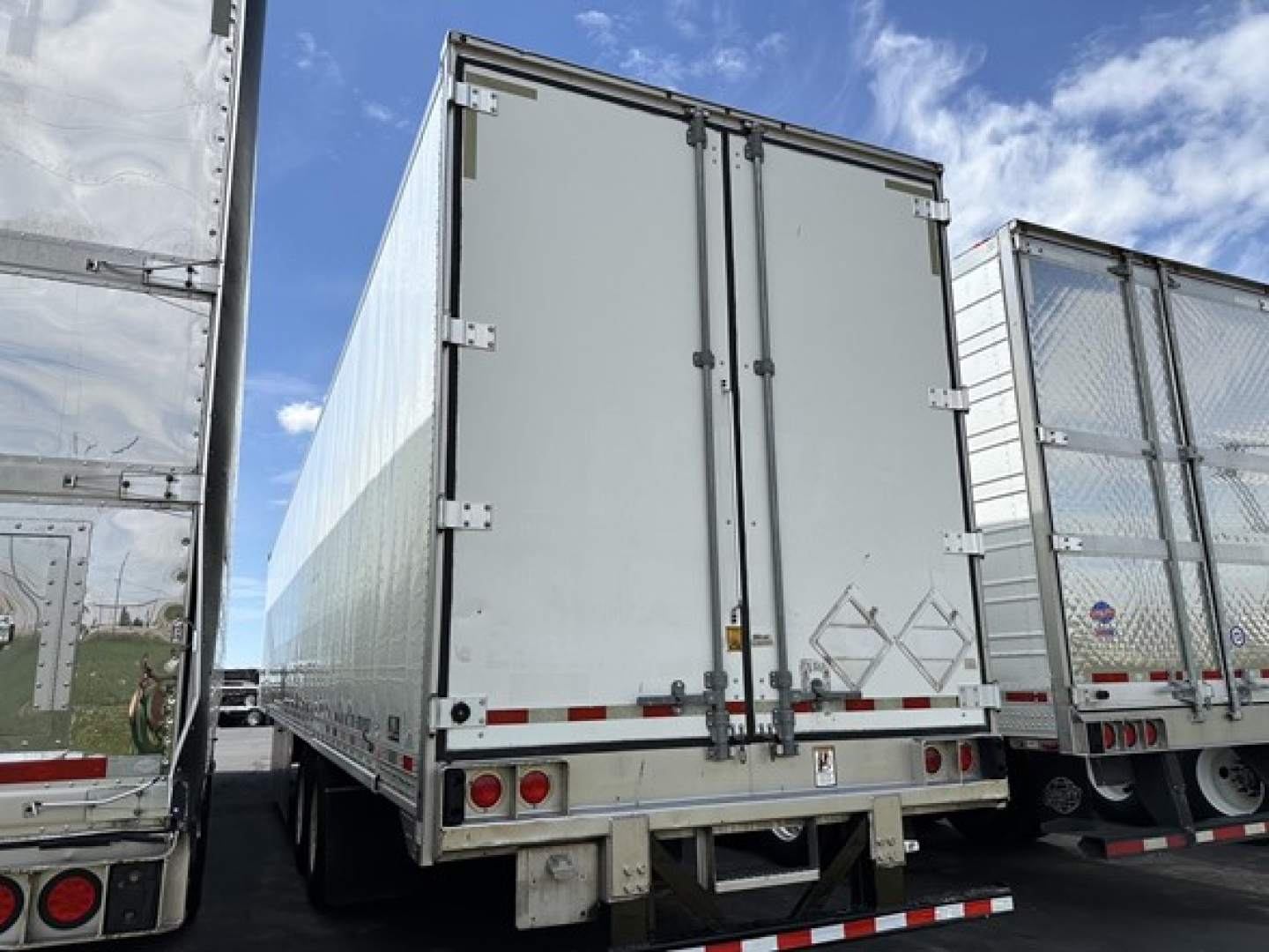 Great Dane S-600 reefer trailer rear view showing double doors with hinges and reflective tape.