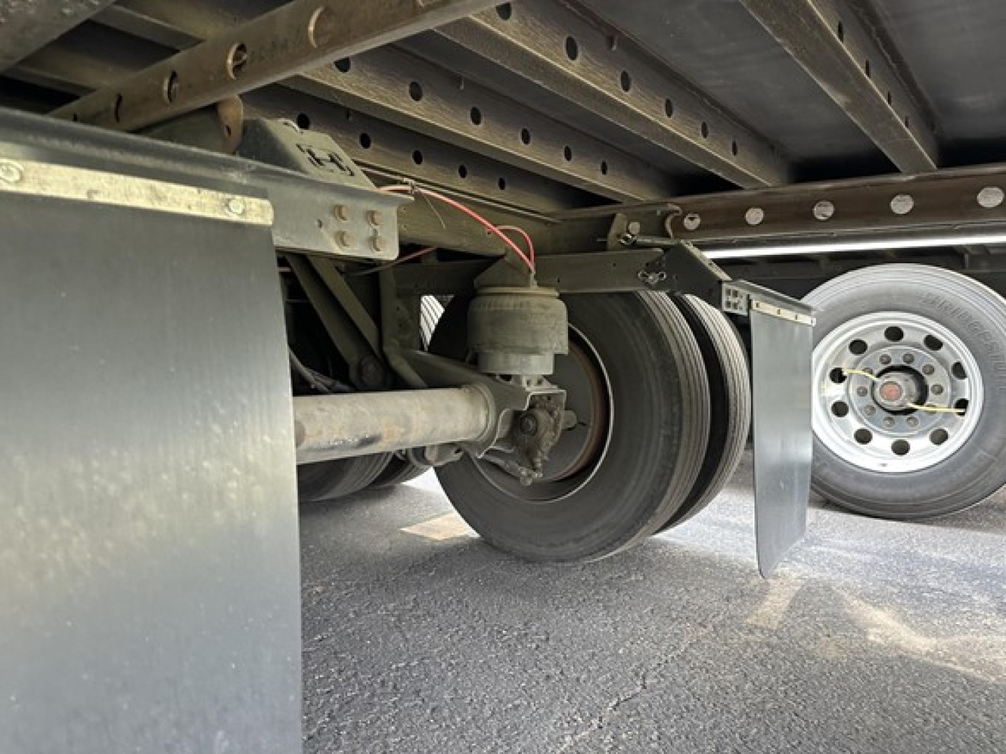 Great Dane S-600 trailer undercarriage showing wheel hub, suspension, and underframe components.