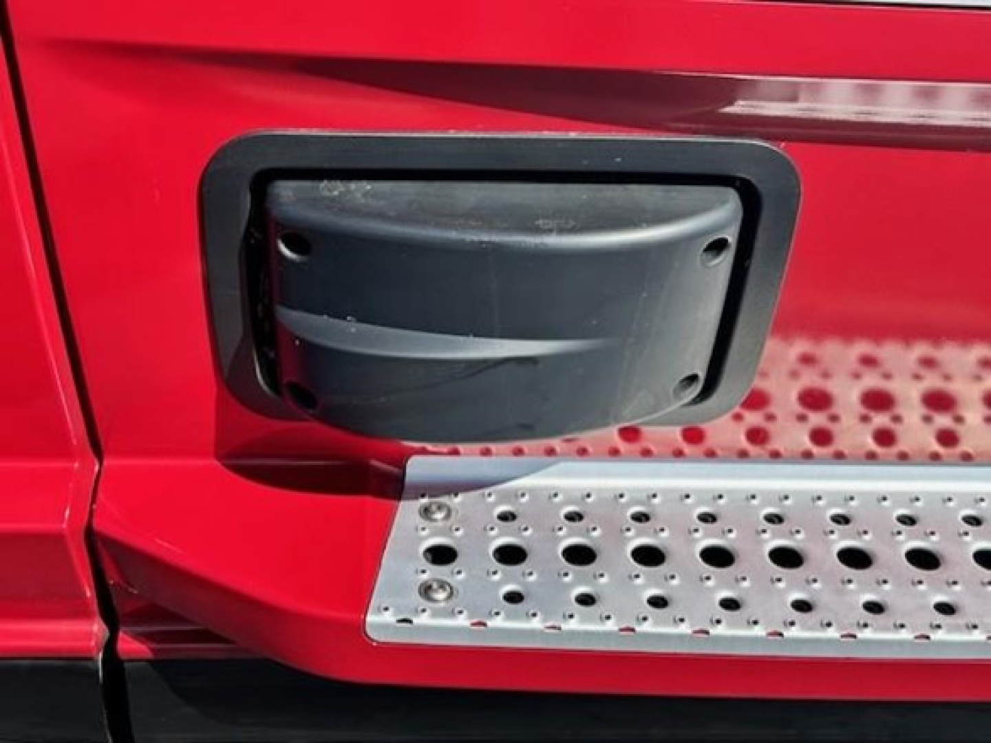 Freightliner Cascadia 126 exterior step and door area showing diamond plate step and black door handle housing.