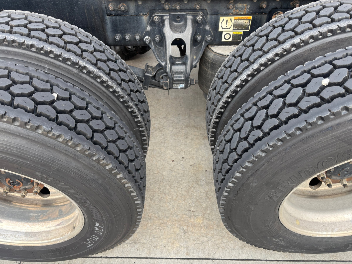 Kenworth T680 rear dual tires view showing axle and fifth-wheel area,