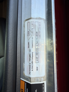 Peterbilt tag showing model 389, chassis WT 185765 lbs, GVWR  IB?  - VIN 1XPXD49X4ND782019, ID 1XP-XD49XND782019, tag in door jamb