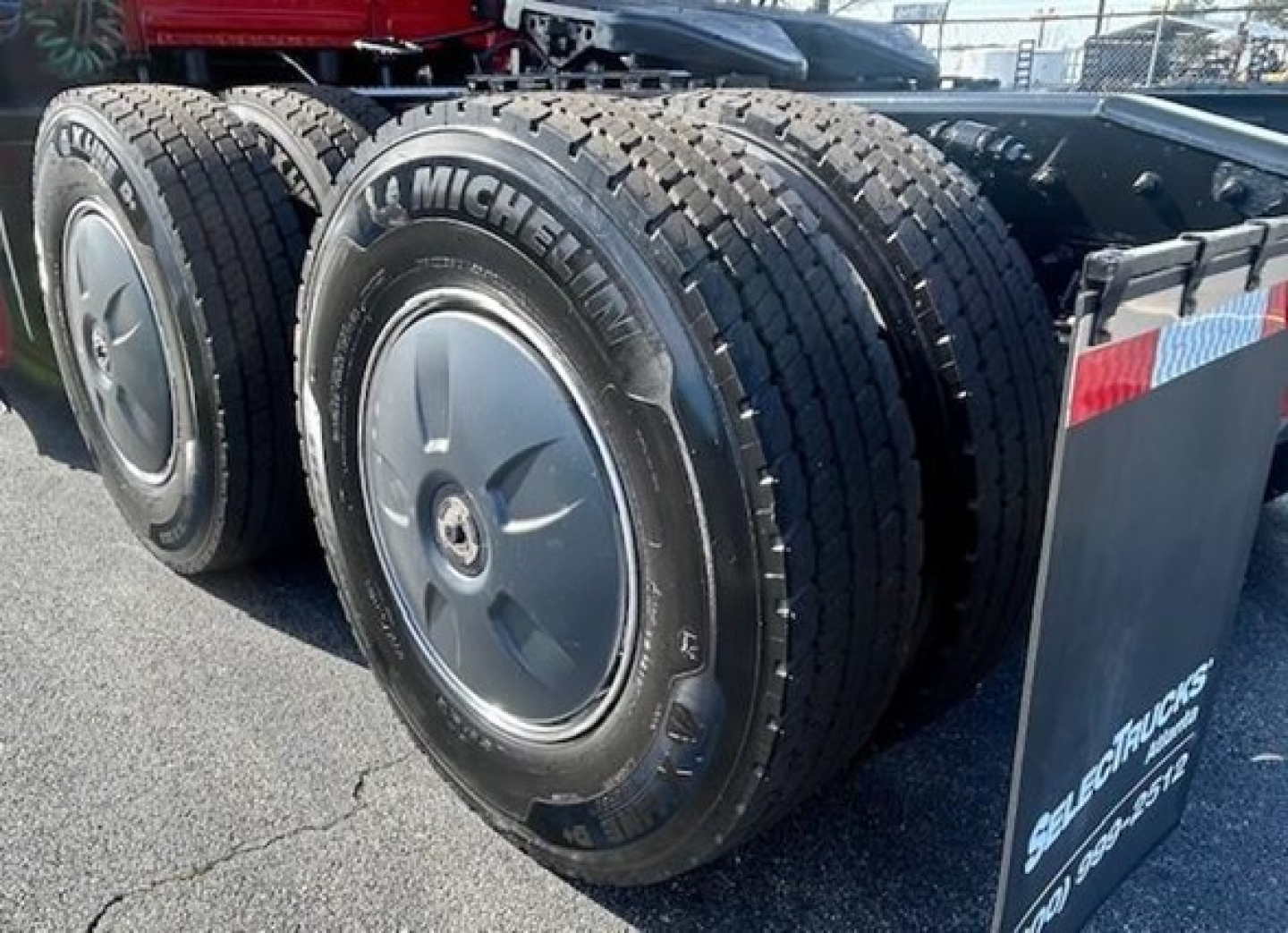 Truck rear wheels showing Michelin tires on Freightliner Cascadia 126 trailer-axle area.