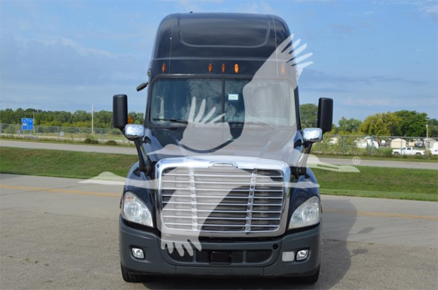 Front view of a 2014 Freightliner Cascadia 125 Evolution sleeper cab truck showing grille, headlights, and chrome mirrors.