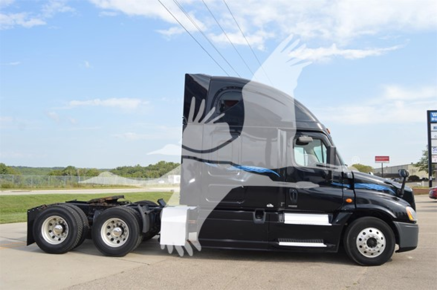 Truck cab side view showing 2014 Freightliner Cascadia 125 Evolution with triple rear axles and sleeper, VIN 3AKJGLD50ESFN2370, stock number 1611201-C_APU.