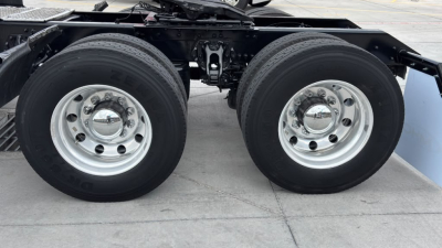 Kenworth T680 rear axles and suspension showing dual rear wheels and axle housing.