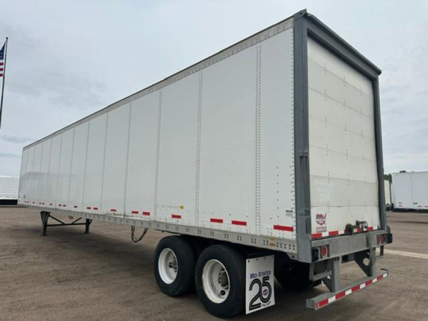 Trailer side and rear view of a 2016 Wabash van trailer showing aluminum panels, tandem axles, rear bumper, and reflective tape.