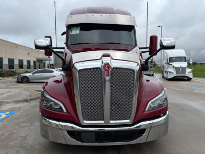 Kenworth T680 truck front view showing chrome grille and dual large headlights