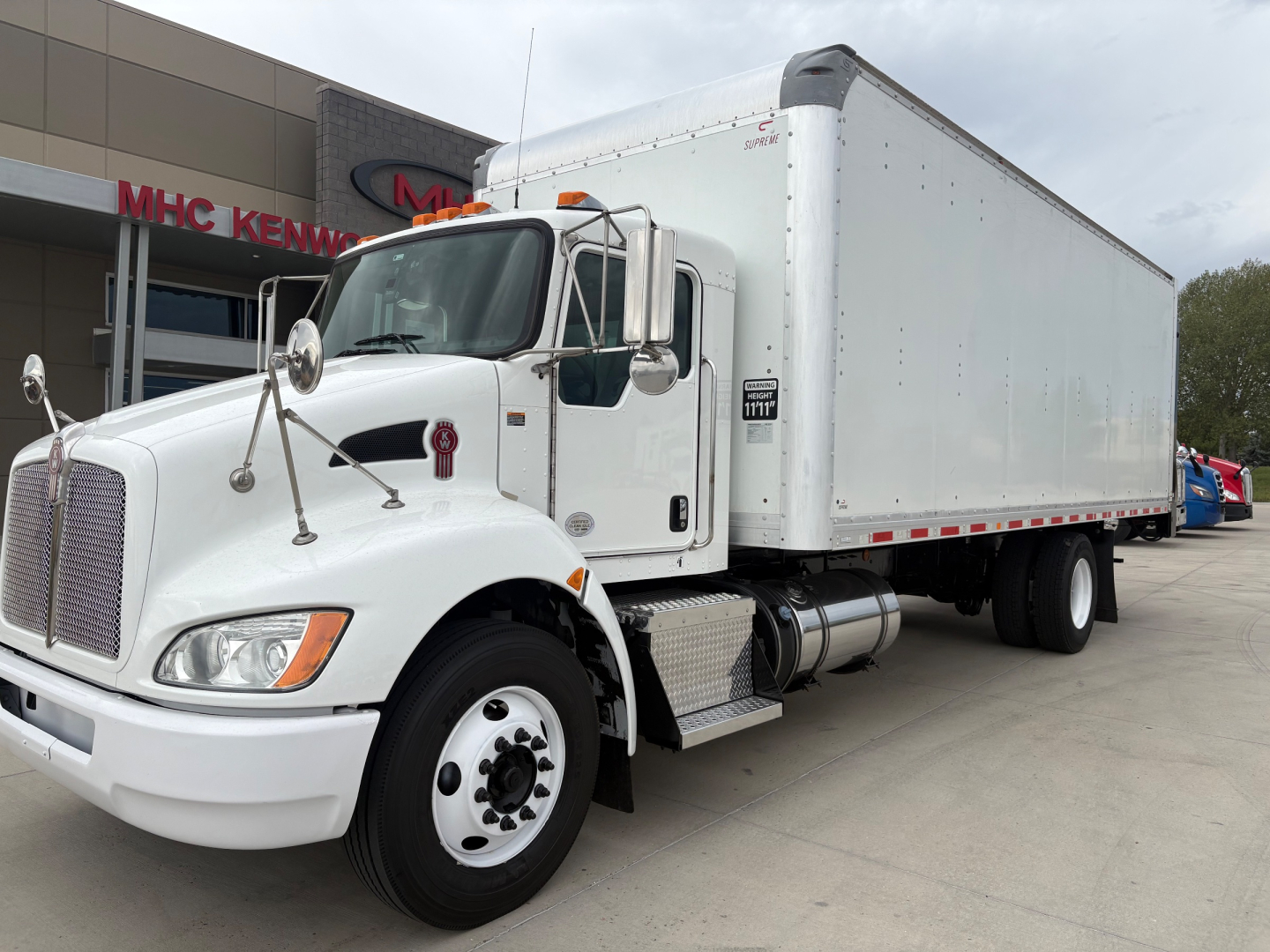 Kenworth T270 box truck in front of dealership showing cab and white box trailer with VIN 2NKHHM6X0LM386805