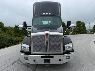 Kenworth T880 conventional daycab truck front view showing grille, bumper, dual side mirrors and badge. VIN/stock not visible.