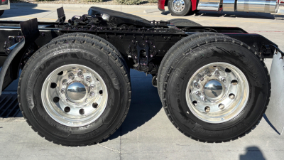 Twin rear truck wheels on a Kenworth T880 chassis showing dual tires and chrome wheels.