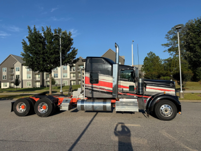 Kenworth W900L tractor-trailer profile showing side view with chrome fuel tanks and dual rear axles.