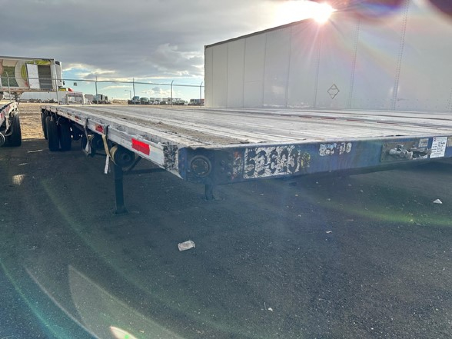 Flatbed trailer showing weathered deck with undercarriage and wheels, Fontaine Infinity 2008 trailer with VIN 150118092413 and stock UE11297.