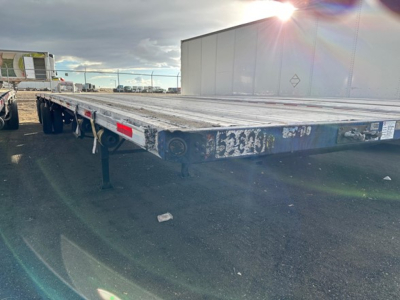 Flatbed trailer showing weathered deck with undercarriage and wheels, Fontaine Infinity 2008 trailer with VIN 150118092413 and stock UE11297.