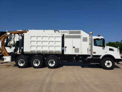 Volvo VHD86B300 vacuum excavator truck side view showing Tesmec unit and multiple axles.