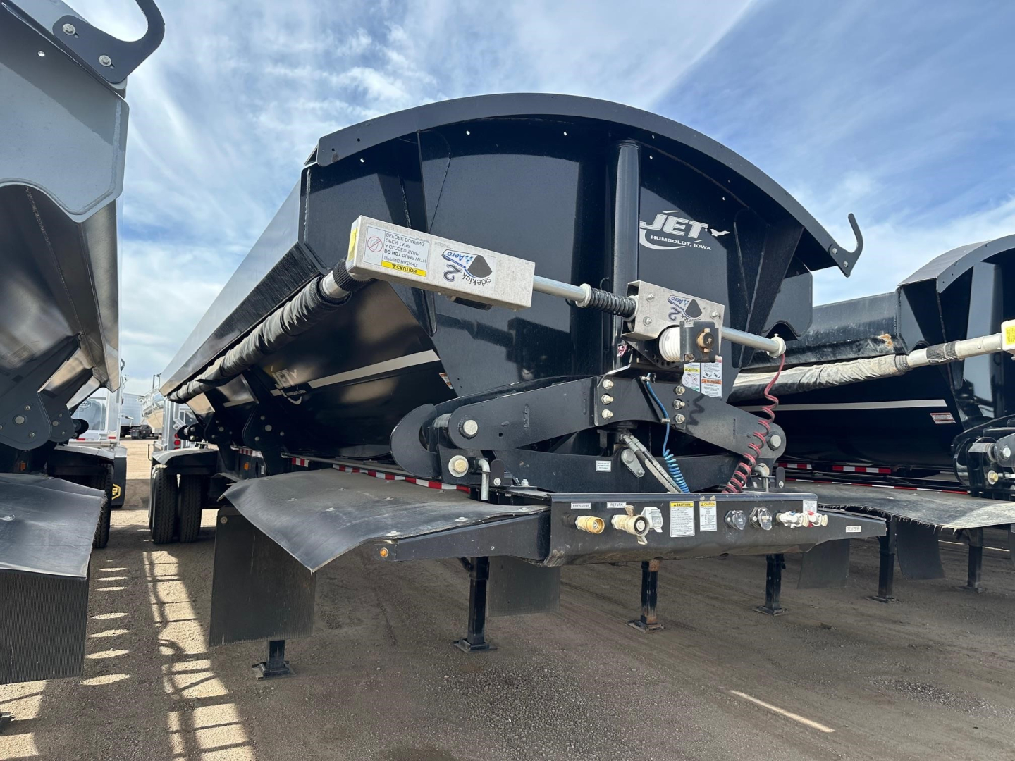 Jet Air Ride Side Dump trailer showing hydraulic components and frame with Jet logo.
